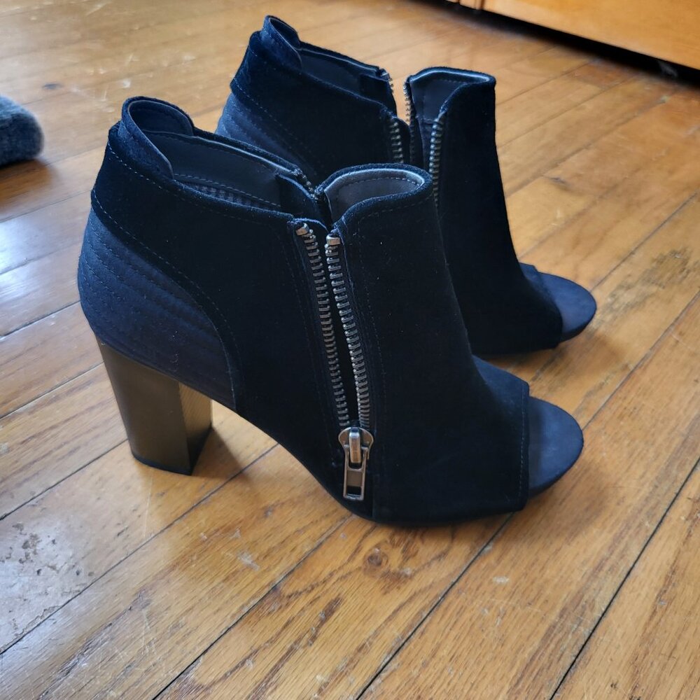 White Mountain Daytona Black Peep-Toe Booties Size 8.5
